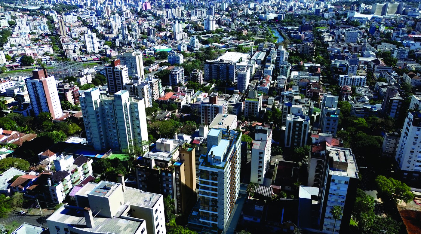 Vista aérea do bairro Petrópolis, com quadras arborizadas e prédios residenciais.