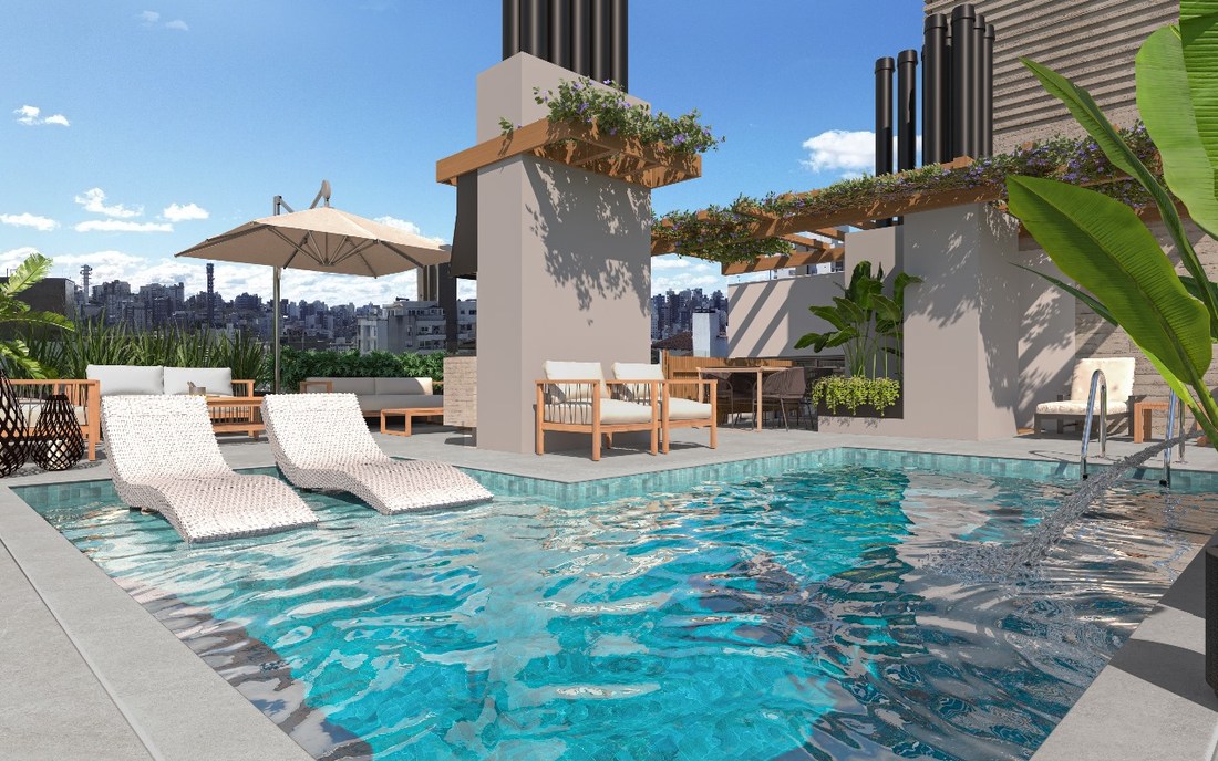 Piscina do rooftop em ângulo aberto, com espreguiçadeiras, pergolado e a cidade ao redor.
